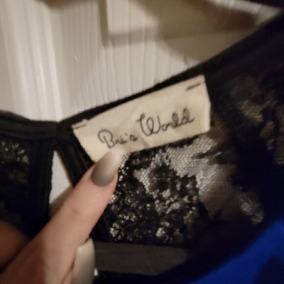 Blue Lace Back Blouse 💙 - Picture 3 of 3